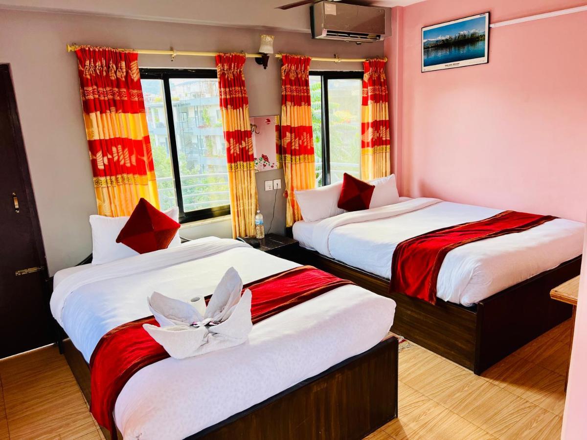 Hotel Donosti Pokhara Esterno foto