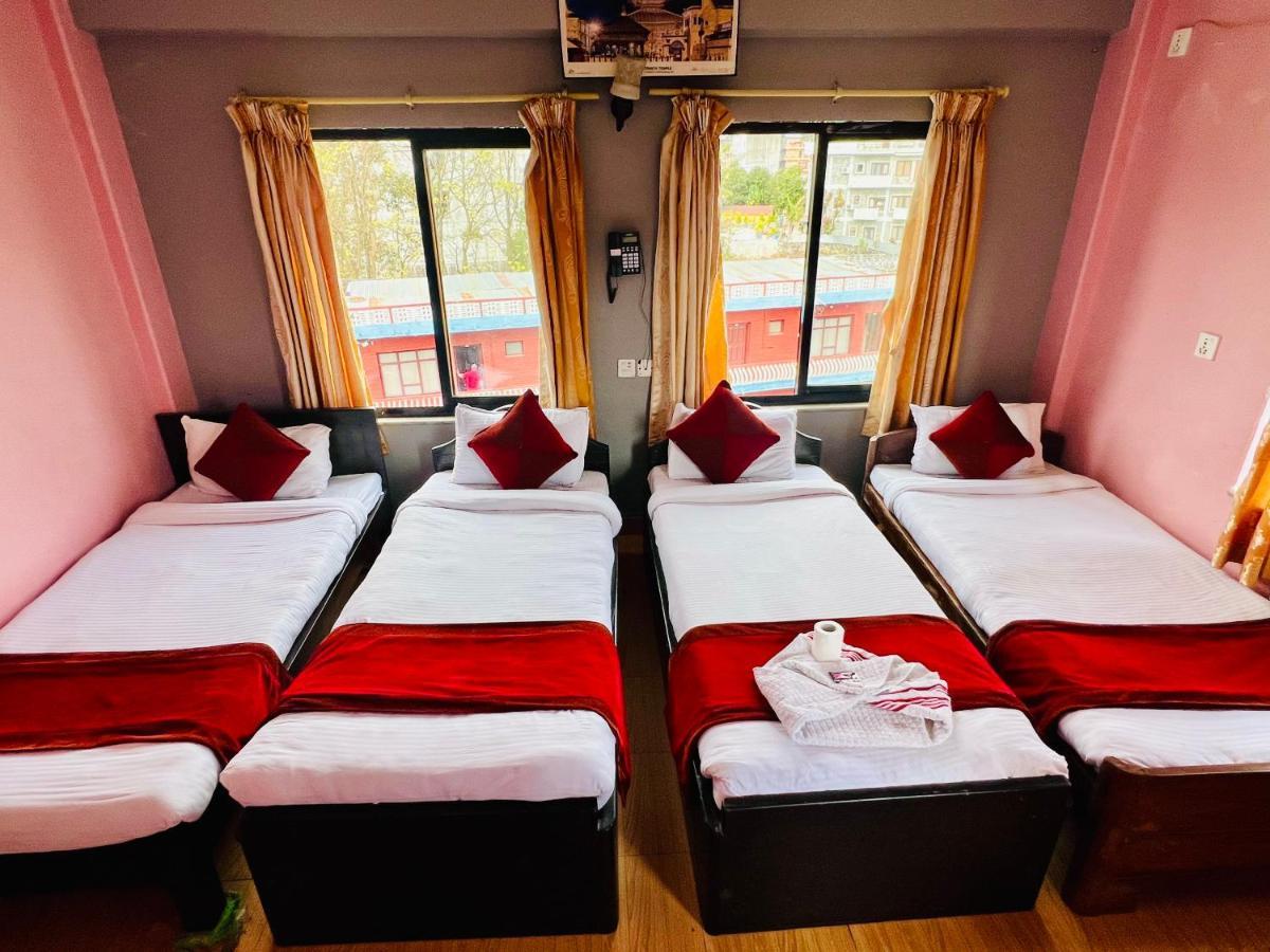 Hotel Donosti Pokhara Esterno foto