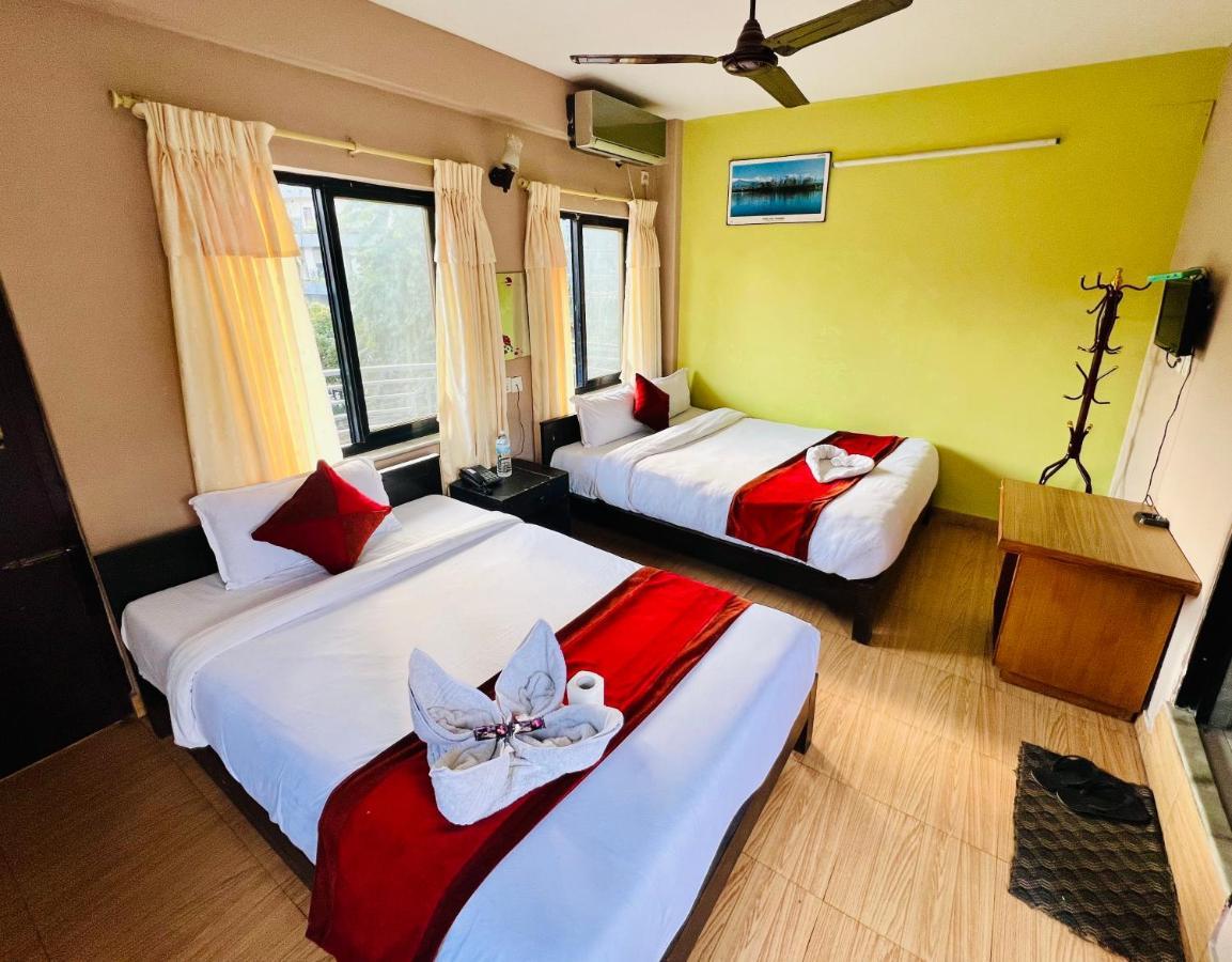 Hotel Donosti Pokhara Esterno foto