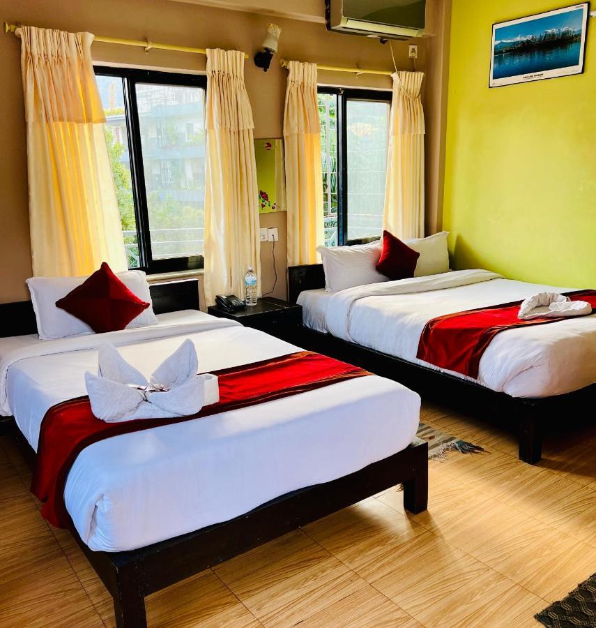 Hotel Donosti Pokhara Esterno foto