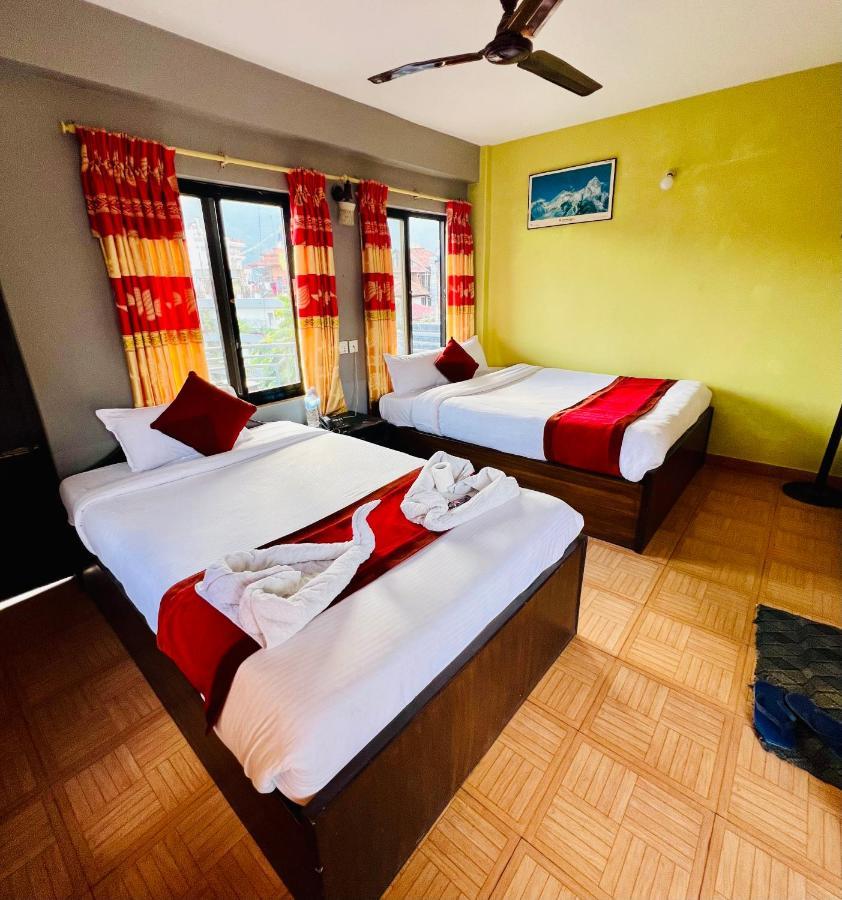 Hotel Donosti Pokhara Esterno foto