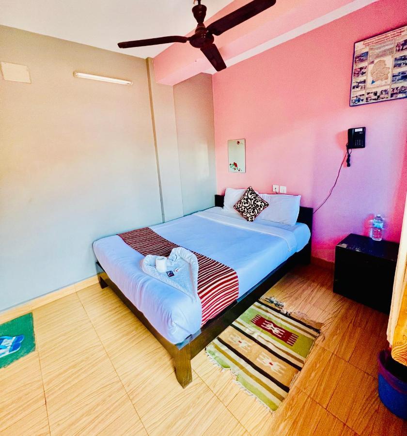 Hotel Donosti Pokhara Esterno foto