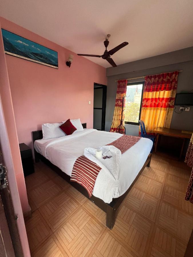 Hotel Donosti Pokhara Esterno foto